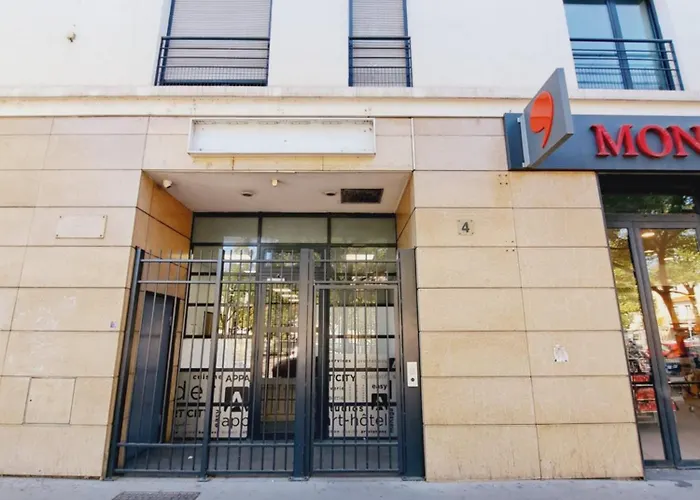 Le Valmy: Appartement Lumineux Au Pied Du Metro