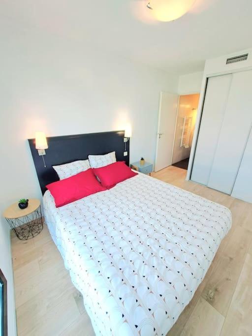 Le Valmy: Lumineux Au Pied Du Metro Appartement *