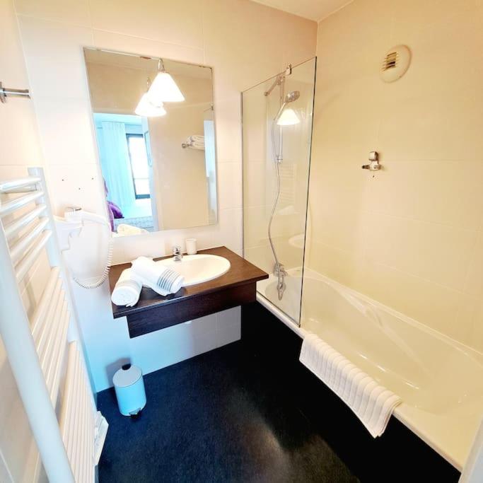 Appartement Le Valmy: Lumineux Au Pied Du Metro *