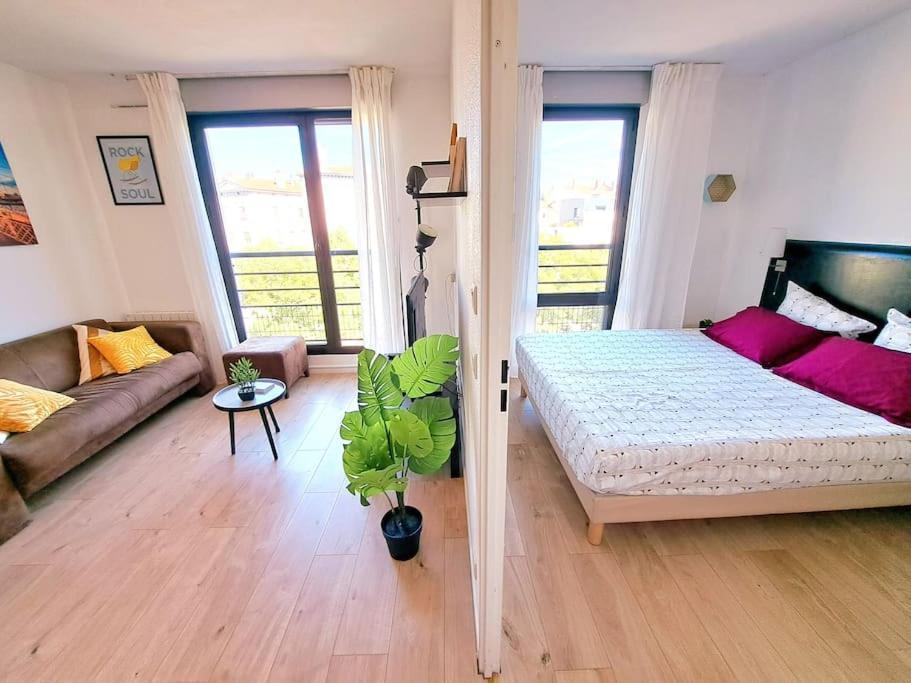 Appartement Le Valmy: Lumineux Au Pied Du Metro *