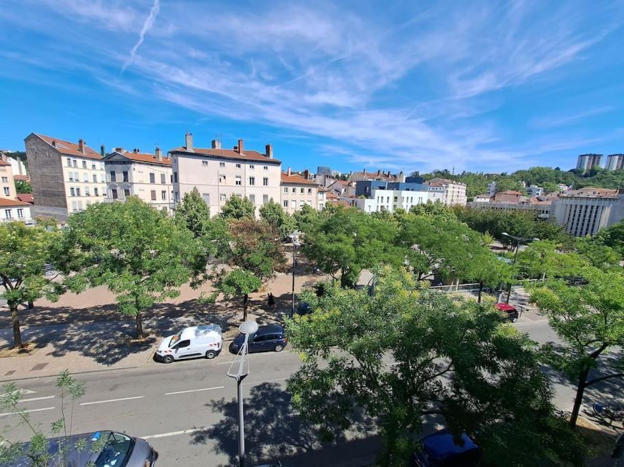 Le Valmy: Lumineux Au Pied Du Metro Appartement *