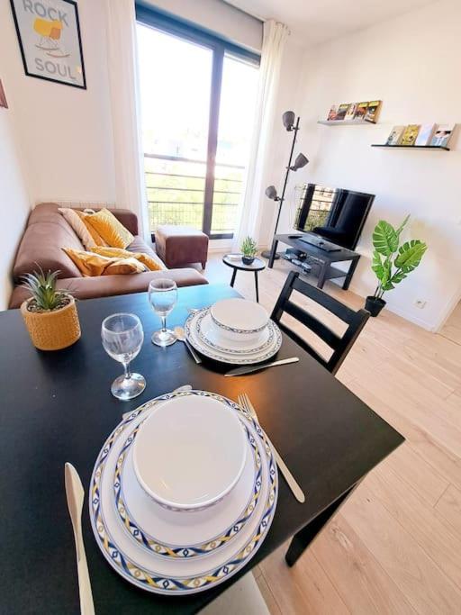 Appartement Le Valmy: Lumineux Au Pied Du Metro *